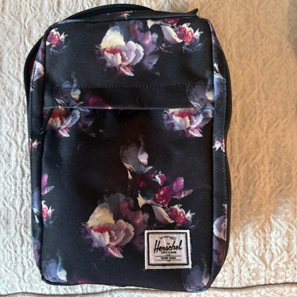 Herschel Travel Toiletry Bag - Picture 1 of 4
